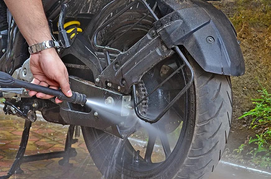 Czym czyścić łańcuch motocyklowy, aby uniknąć kosztownych napraw?