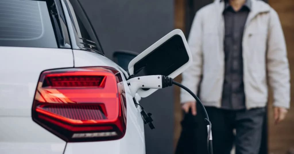 Co to jest samochód elektryczny? Poznaj jego zalety i działanie