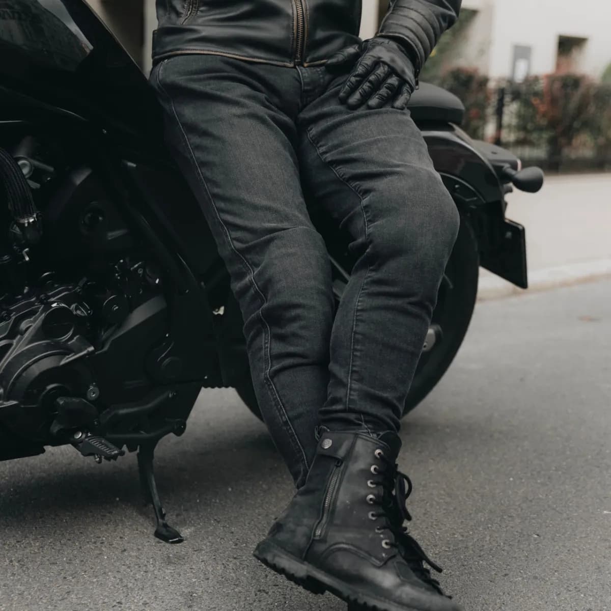 Jakie spodnie motocyklowe na lato zapewnią komfort i wentylację?