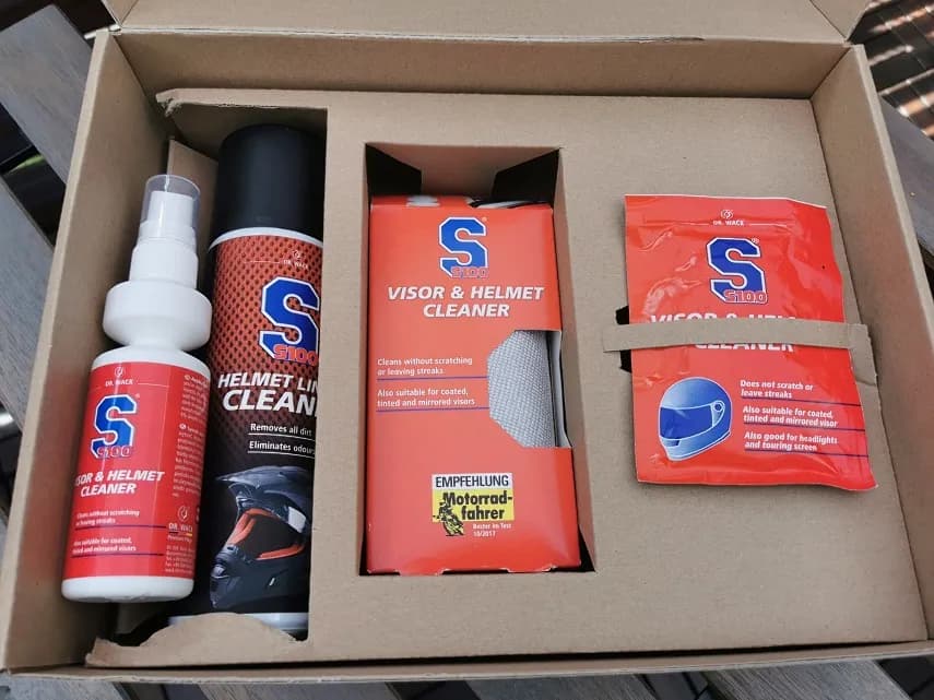 Czym czyścić kask motocyklowy, aby uniknąć uszkodzeń i zapewnić bezpieczeństwo